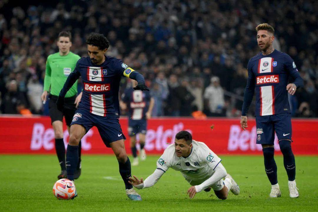 巴塞罗那训练开放日，今夜刷新队史纪录引欢呼，法国杯在即，阵容厚度经受考验-英雄联盟2025总决赛