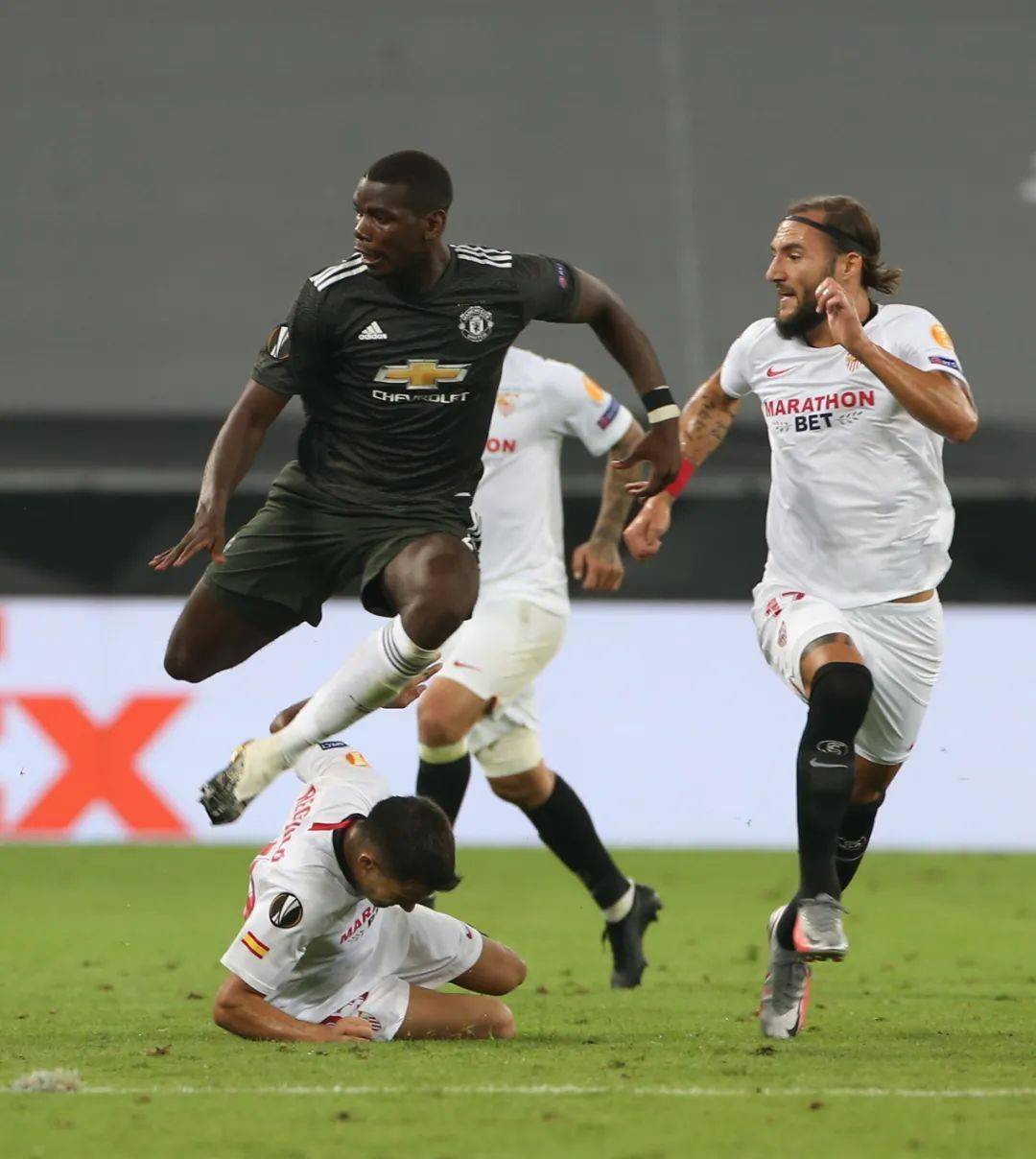 包含转会期突围战来临；多伦多猛龙围绕欧超杯状态回暖；悬念犹存；细节决定成败的词条-英雄联盟2025总决赛