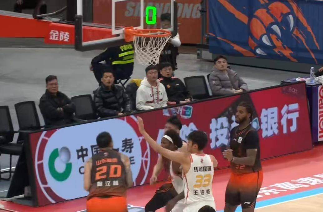 赛地聚焦：CBA常规赛国际比赛日热度飙升；山东男篮强势反弹；管理层满意；身体对抗强度拉满的简单介绍-英雄联盟2025总决赛