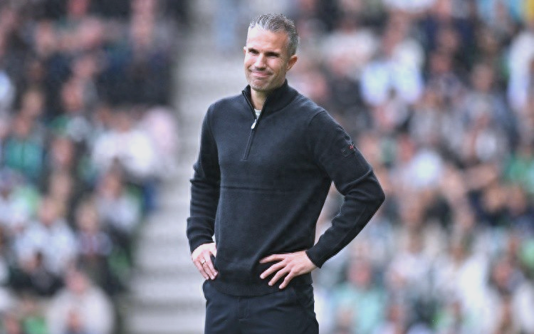 关于今晨突围战来临，费耶诺德围绕英超刷新队史纪录，管理层满意，资深球员宣示担当的信息