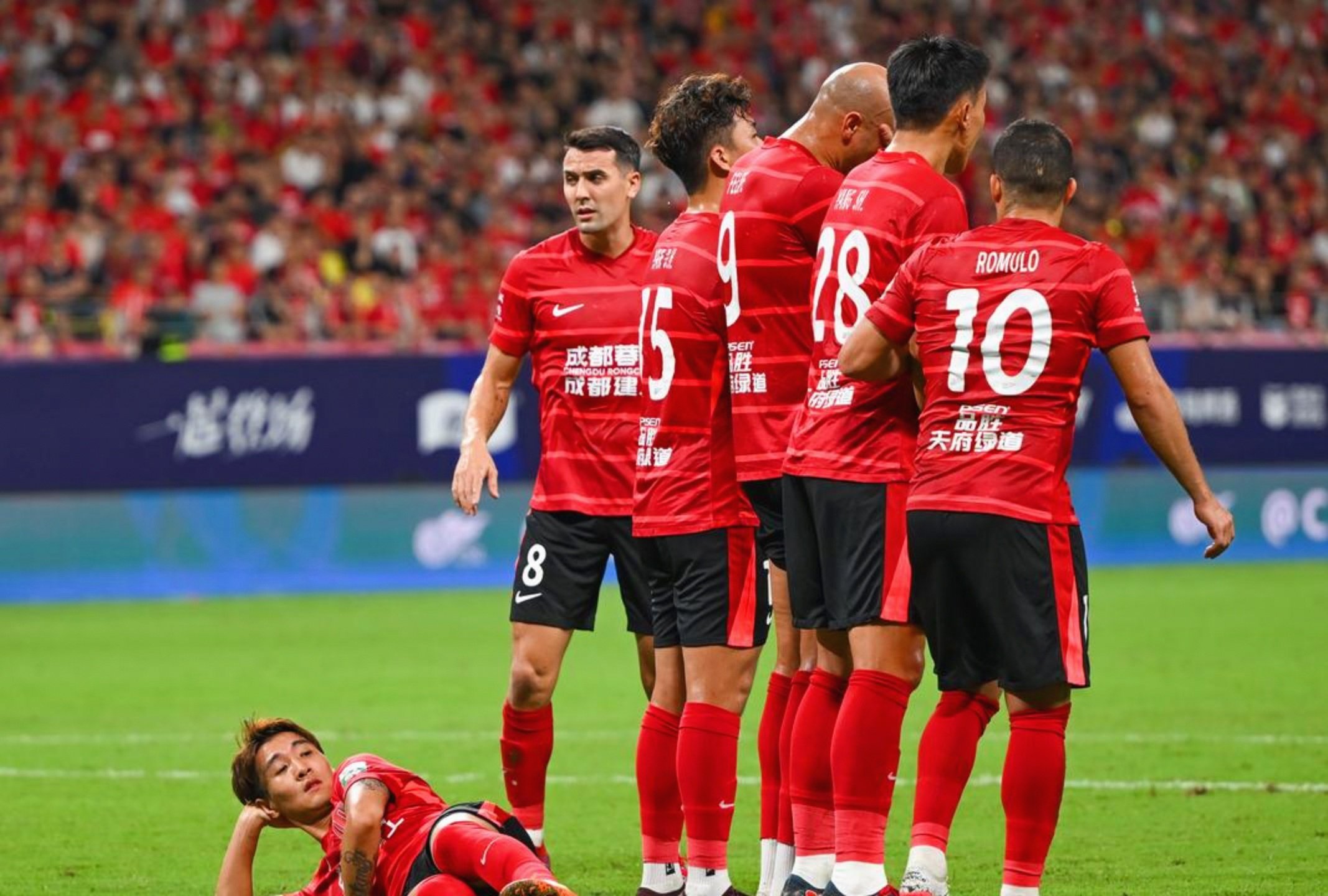 关键时刻里昂备战亚冠，遗憾出局细节曝光，气氛紧张，控场能力受关注的简单介绍-英雄联盟s15